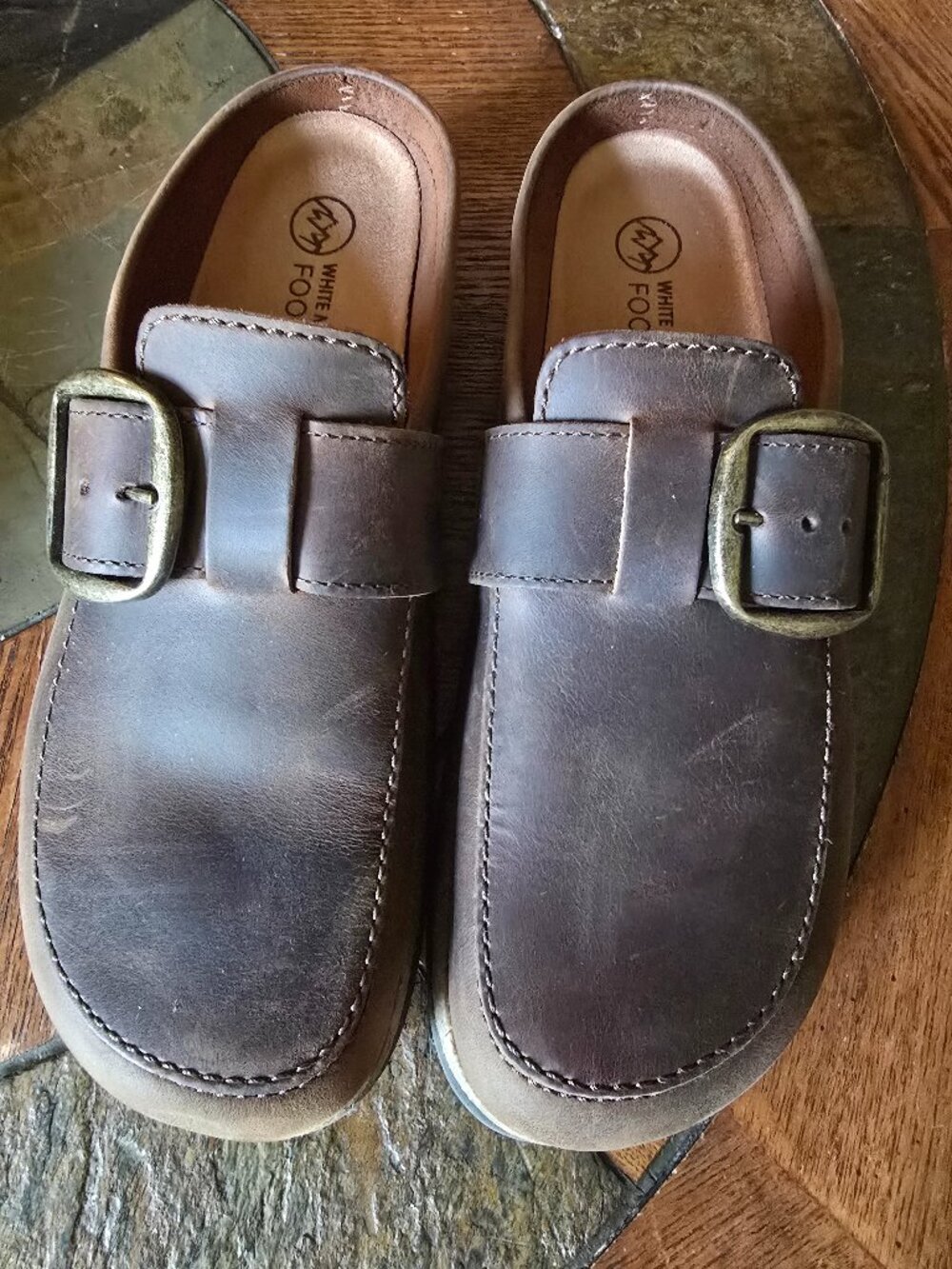 Nearly New Women's White Mountain Dark Brown Size 9 Mules